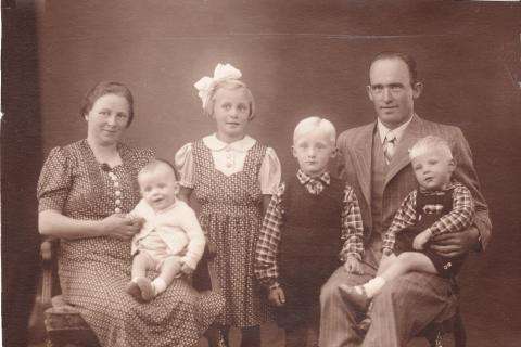 De hvide busser - Familien Ovesen cirka år 1942