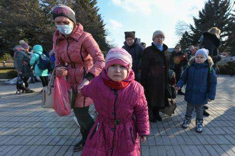 Familie på flugt i Ukraine