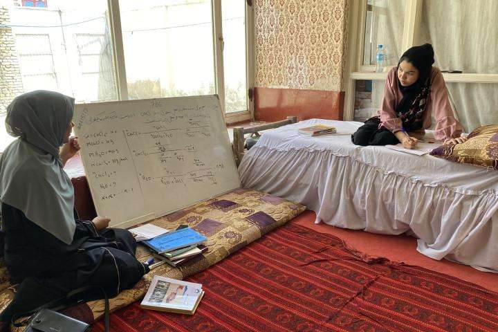25-årige Nazanin hjælper unge piger med handicap