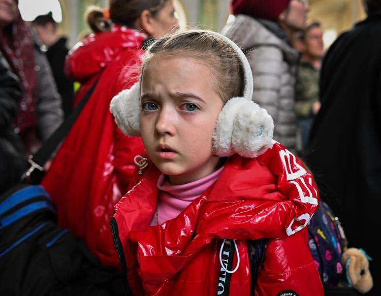 Pige på flugt i Ukraine